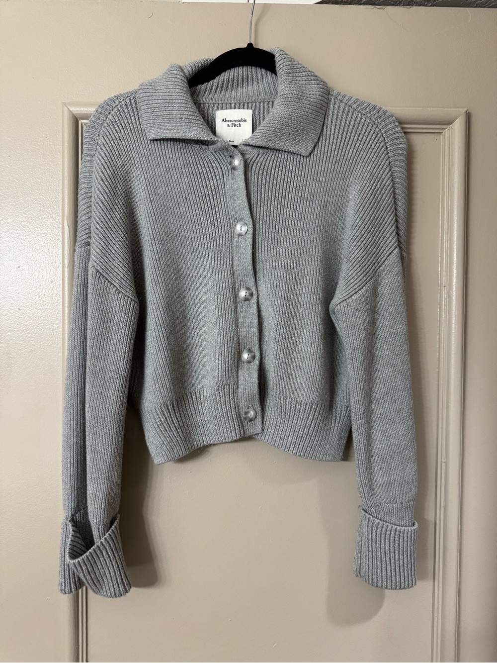 Abercrombie & Fitch Light Gray Ribbed Pearl-Button Cardigan